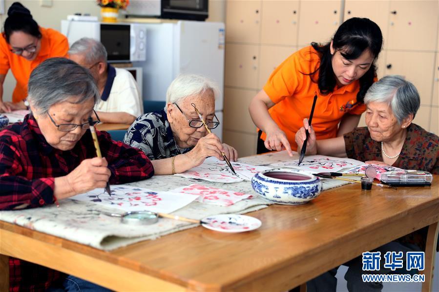 （壯麗70年·奮斗新時代·重溫囑托看變化·圖文互動）（1）上海：用“繡花”般精細(xì)治理傳遞城市“溫度”