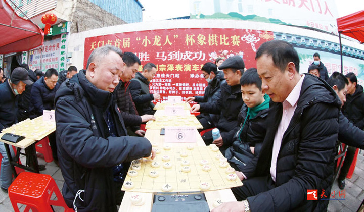 湖北“棋王”劉宗澤來我市表演車輪戰(zhàn)