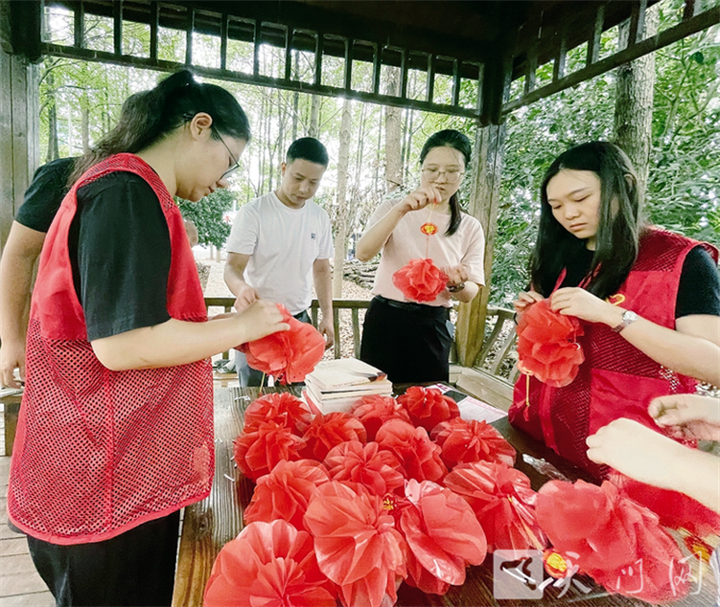 花燈邀明月書香迎中秋